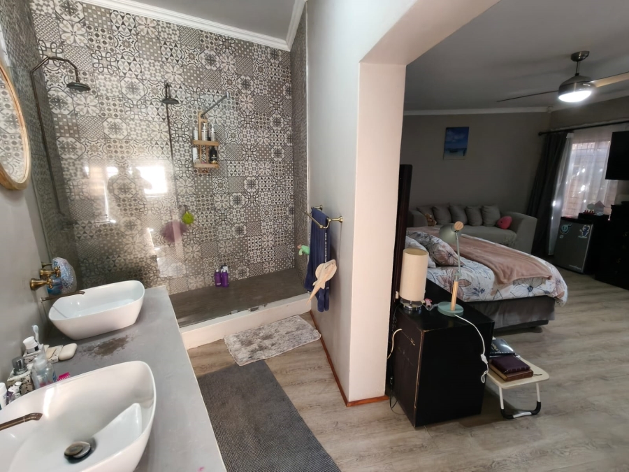 3 Bedroom Property for Sale in Safari Gardens North West